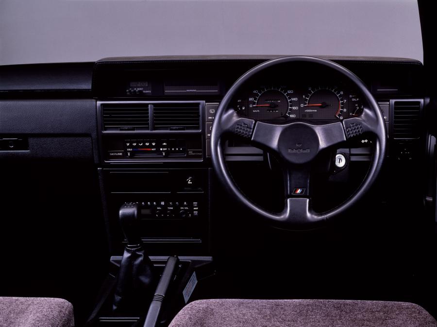 Торпедо Nissan Skyline GTS-R (KHR31) 1987 года  (фото 3 из 9)